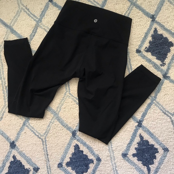 Lululemon Black Wunder Under Leggings size 4 - Picture 2 of 2
